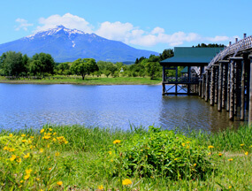 津軽富士見湖（鶴の舞橋）